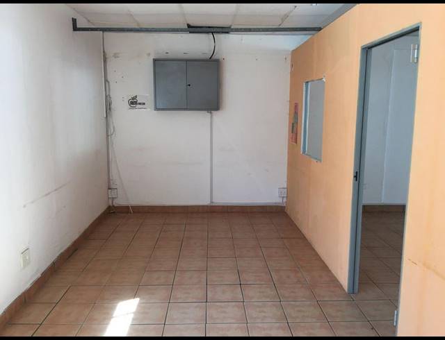 RETAIL PROPERTY TO RENT IN PRESTBURY